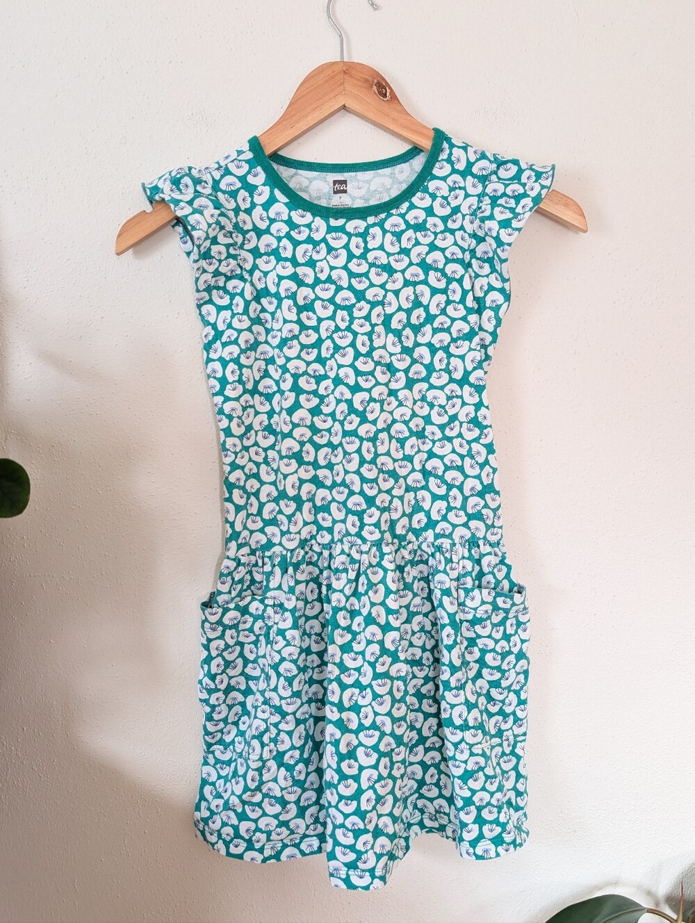 Tea | Flutter Sleeve Pocket Dress